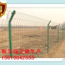 安平縣澤良金屬絲網(wǎng)制品廠 專業(yè)護(hù)欄網(wǎng)生產(chǎn)與解決方案